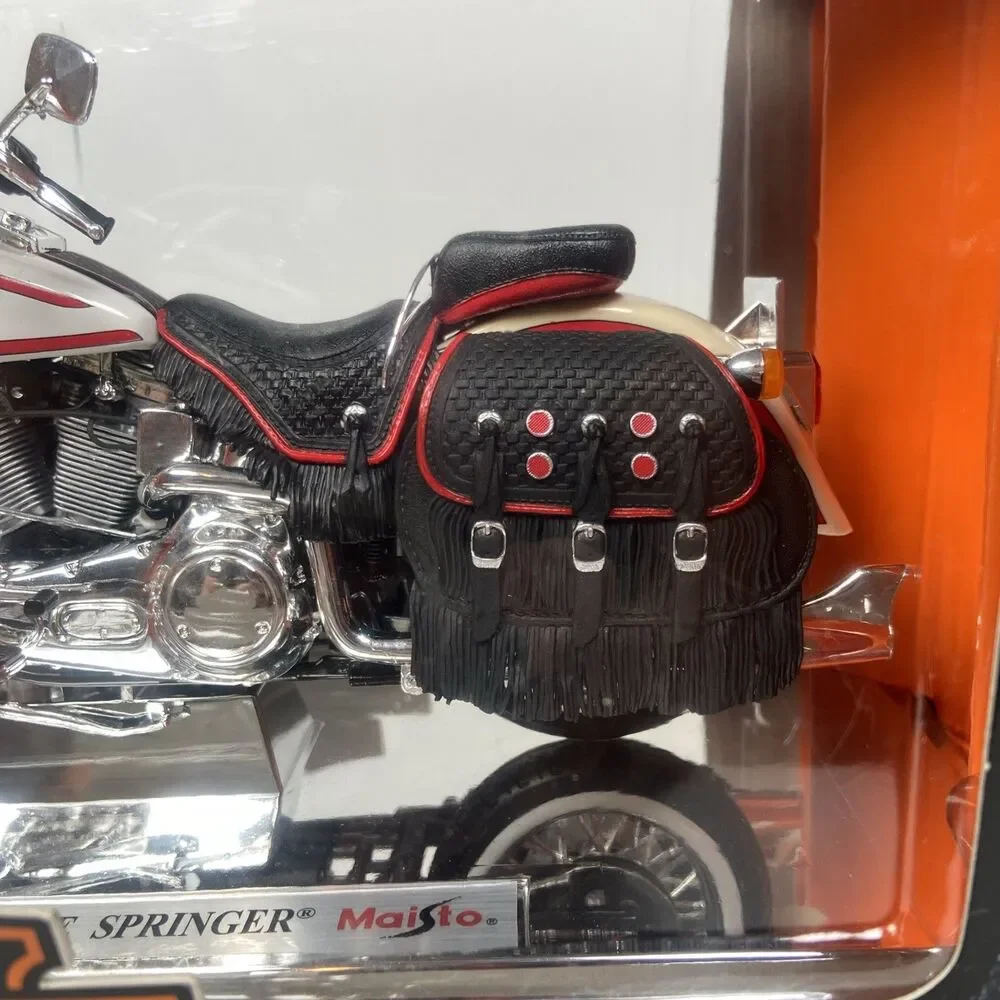 Maisto White Harley Davidson FLSTS Heritage Springer 1:10 95th Anniv. Collectors